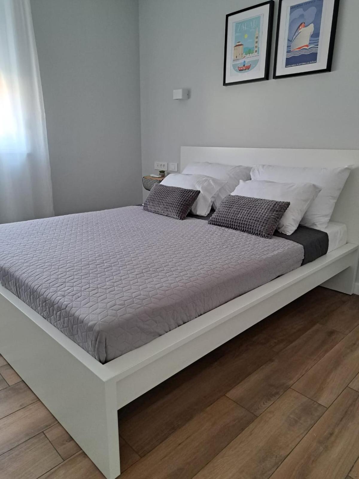 B & R Summer Breeze Apartments نين المظهر الخارجي الصورة